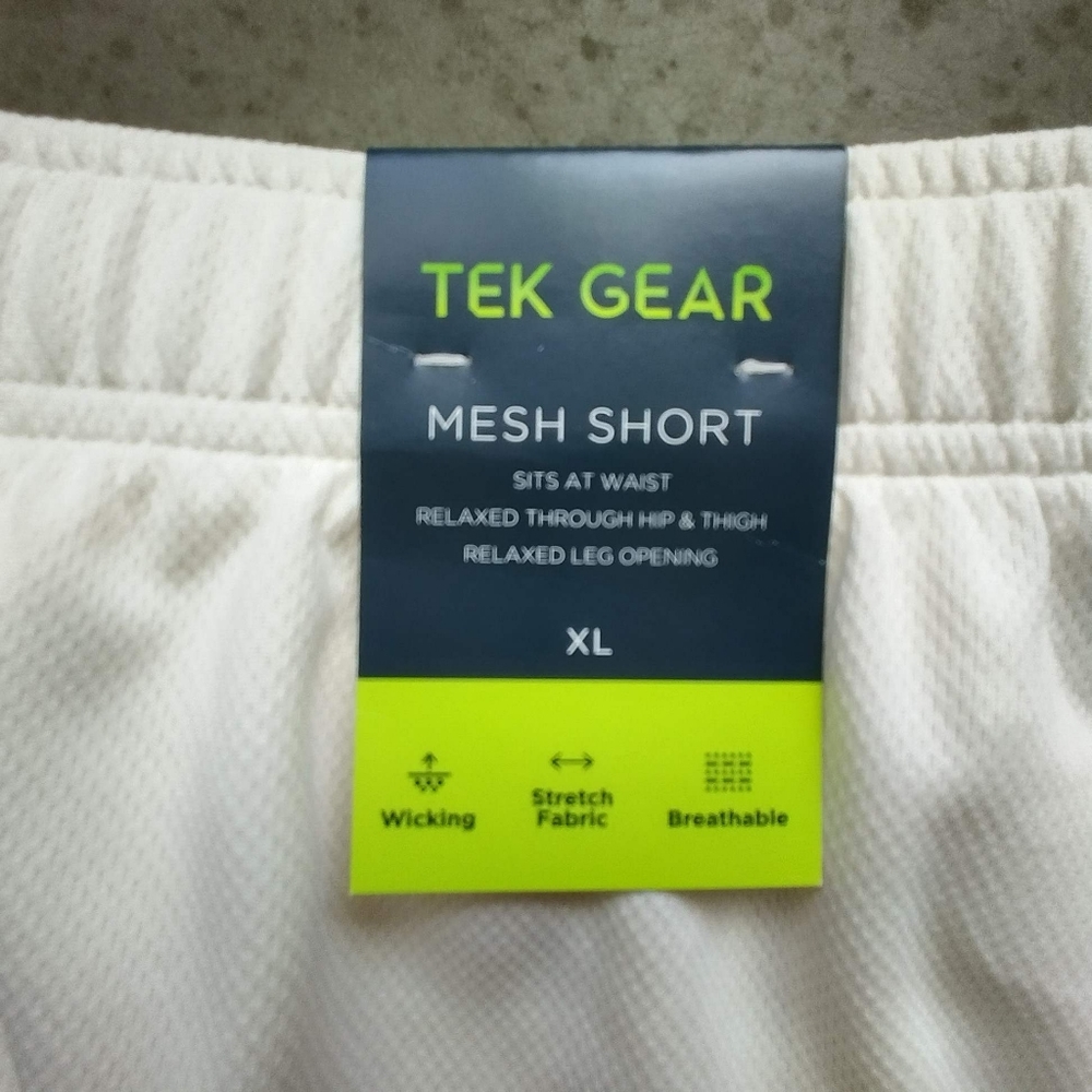 #25 Men's Tek Gear shorts